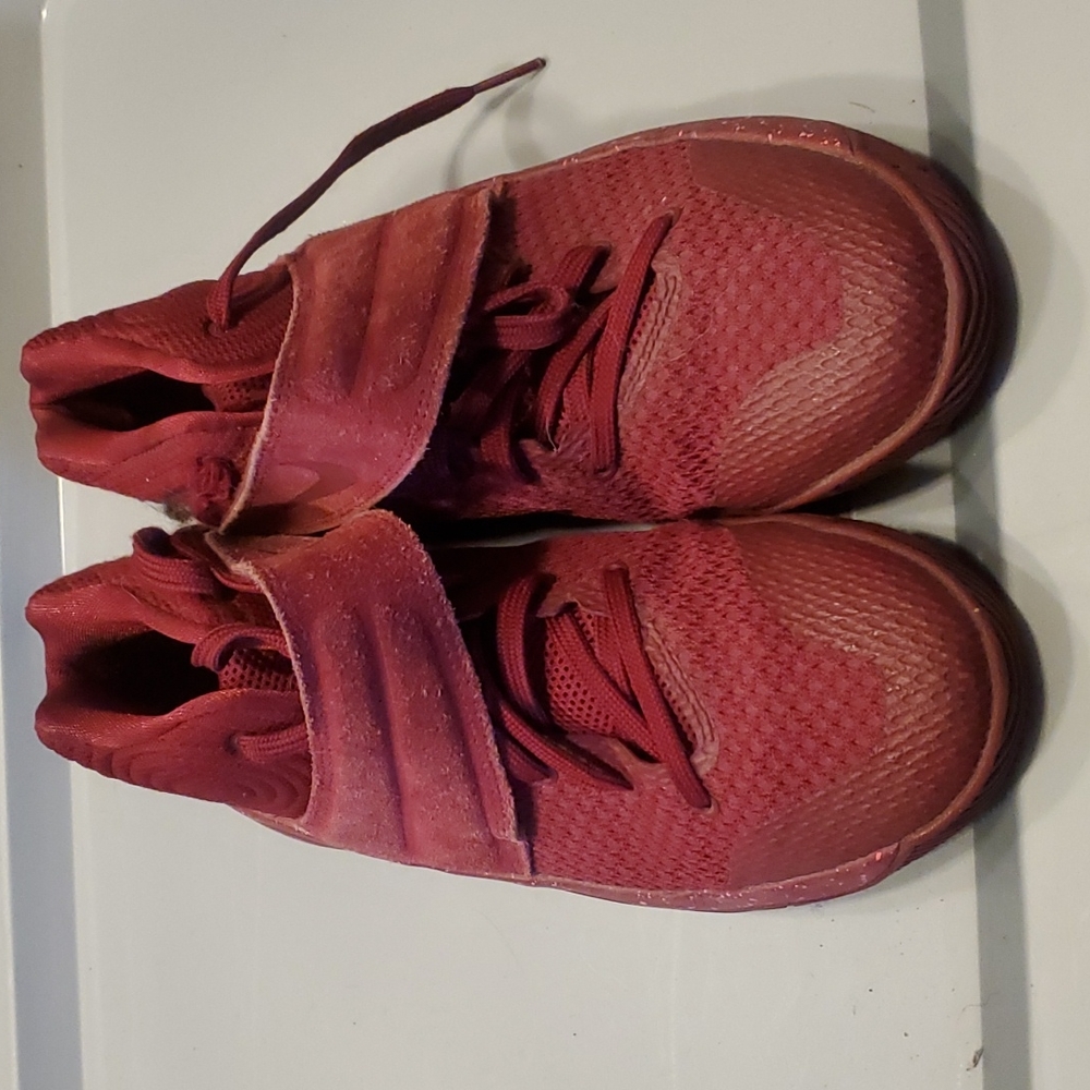Kyrie 2 youth 5.5Y